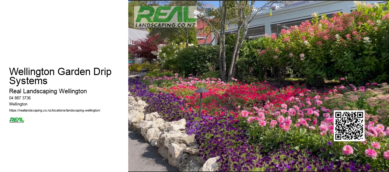 Wellington Poolside Landscaping